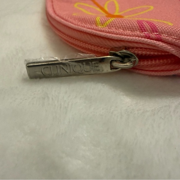 Limited-Edition Clinique x Drawbertson Cosmetic Bag - Picture 3 of 4